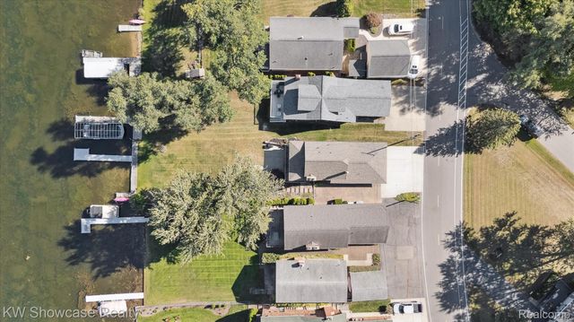 688 Wolverine Drive, Wolverine Lake Village, MI 48390