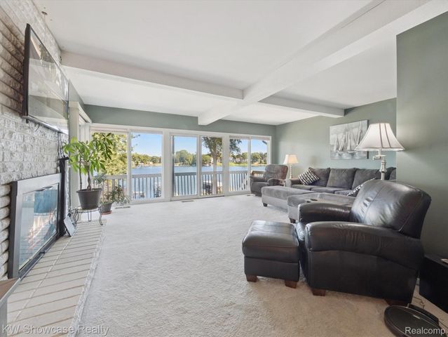 688 Wolverine Drive, Wolverine Lake Village, MI 48390