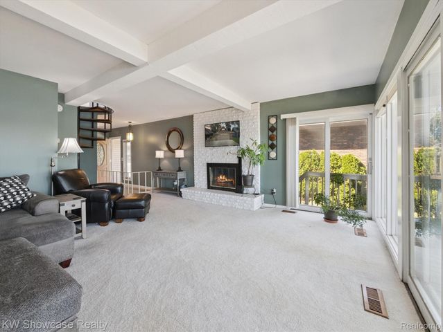 688 Wolverine Drive, Wolverine Lake Village, MI 48390