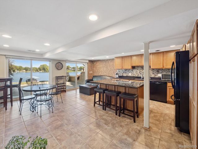 688 Wolverine Drive, Wolverine Lake Village, MI 48390