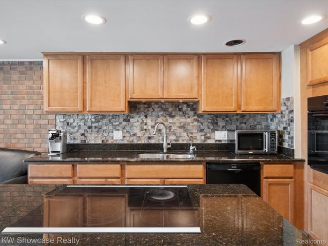 688 Wolverine Drive, Wolverine Lake Village, MI 48390