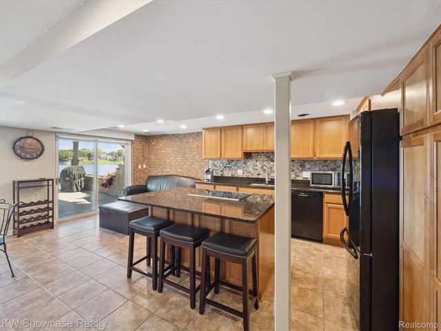 688 Wolverine Drive, Wolverine Lake Village, MI 48390