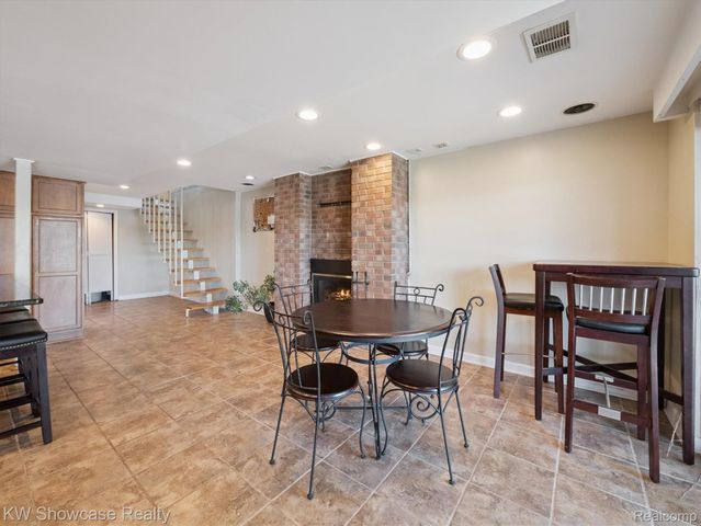 688 Wolverine Drive, Wolverine Lake Village, MI 48390