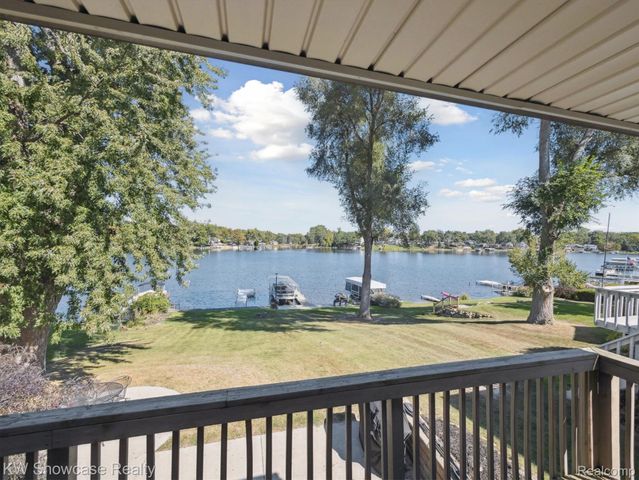 688 Wolverine Drive, Wolverine Lake Village, MI 48390