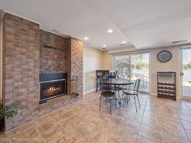 688 Wolverine Drive, Wolverine Lake Village, MI 48390