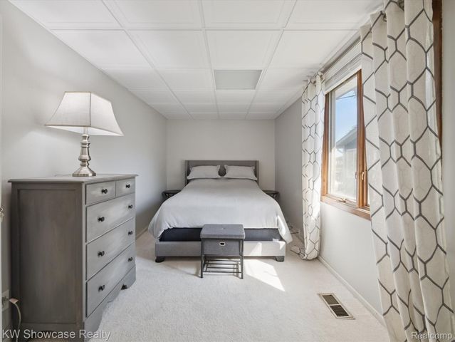 688 Wolverine Drive, Wolverine Lake Village, MI 48390