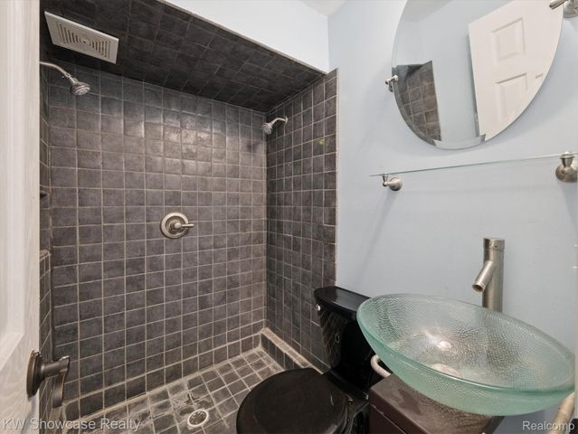 688 Wolverine Drive, Wolverine Lake Village, MI 48390