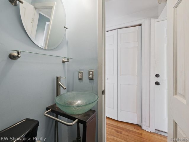 688 Wolverine Drive, Wolverine Lake Village, MI 48390