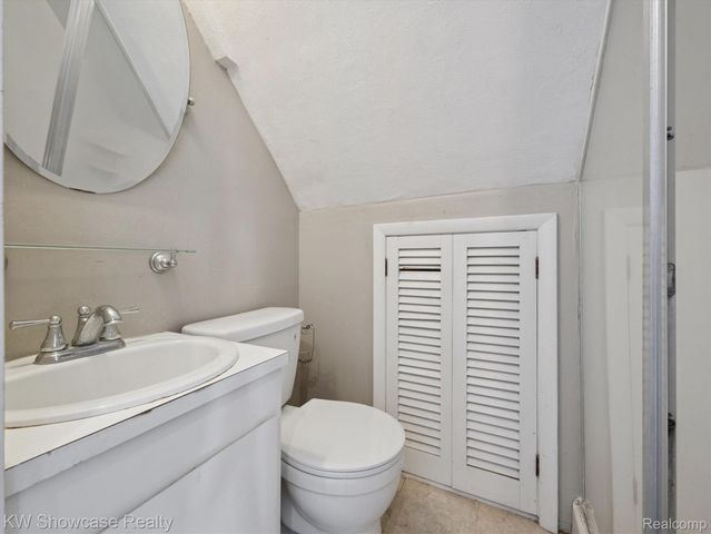 688 Wolverine Drive, Wolverine Lake Village, MI 48390