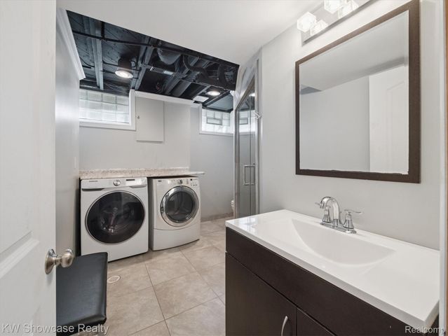 688 Wolverine Drive, Wolverine Lake Village, MI 48390