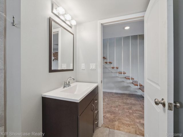 688 Wolverine Drive, Wolverine Lake Village, MI 48390