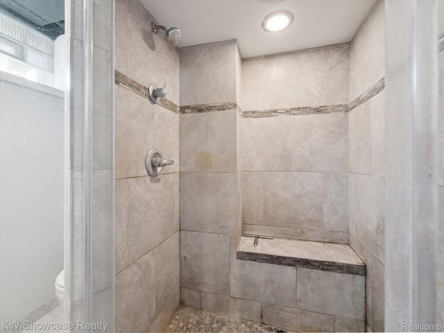 688 Wolverine Drive, Wolverine Lake Village, MI 48390