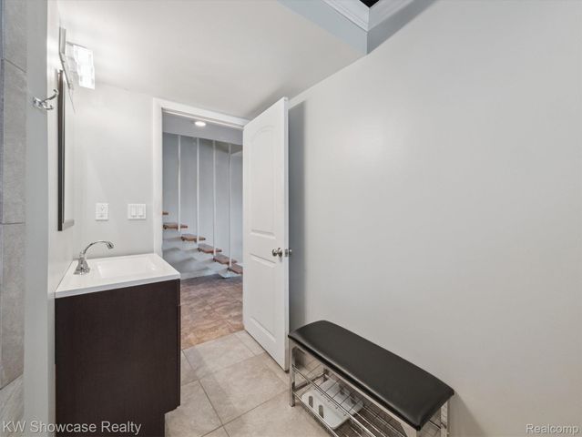 688 Wolverine Drive, Wolverine Lake Village, MI 48390