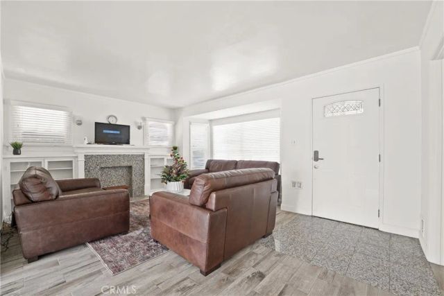 5324 8th Avenue, Los Angeles, CA 90043