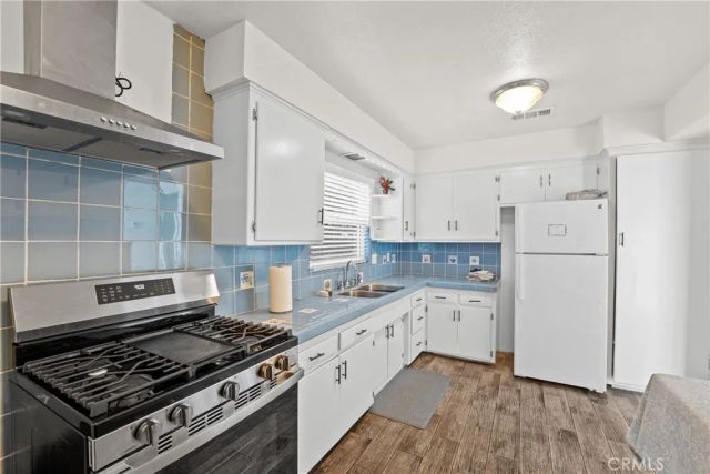 5324 8th Avenue, Los Angeles, CA 90043