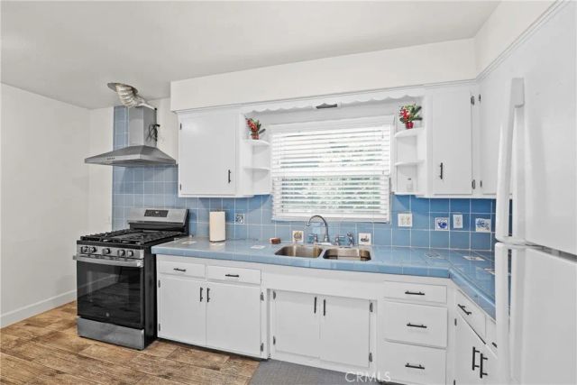 5324 8th Avenue, Los Angeles, CA 90043
