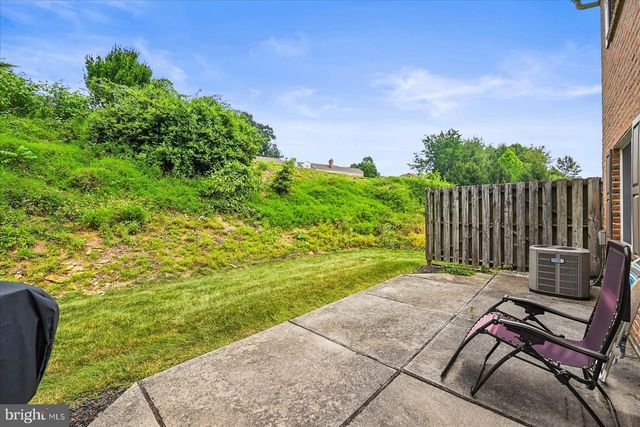 215 WYNTRE BROOKE DR #1, York, PA 17403