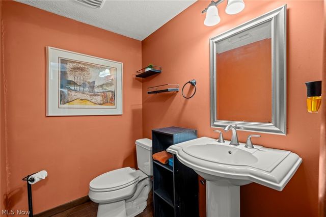 5062 Lansdowne Drive, Solon, OH 44139