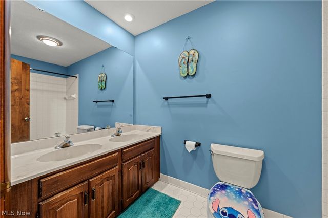5062 Lansdowne Drive, Solon, OH 44139