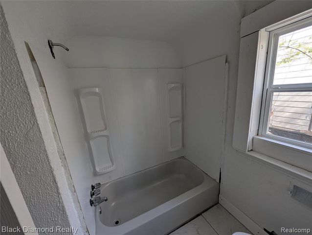 20520 Dresden Street, Detroit, MI 48205