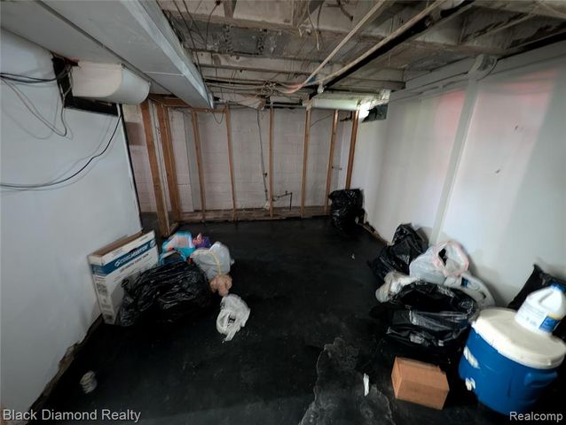 20520 Dresden Street, Detroit, MI 48205