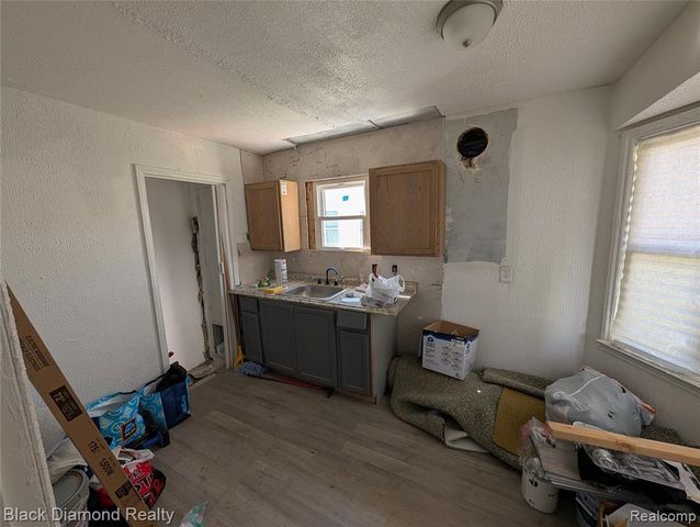 20520 Dresden Street, Detroit, MI 48205