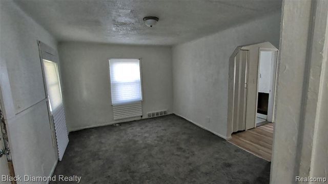20520 Dresden Street, Detroit, MI 48205