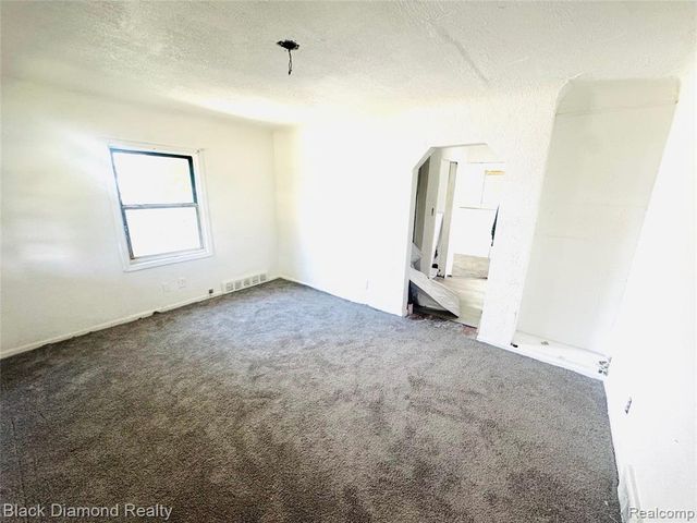 20520 Dresden Street, Detroit, MI 48205