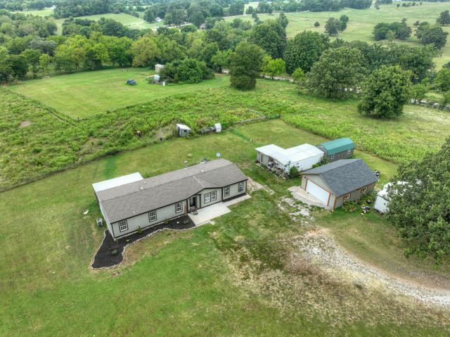 15772 Parrot Road, Neosho, MO 64850