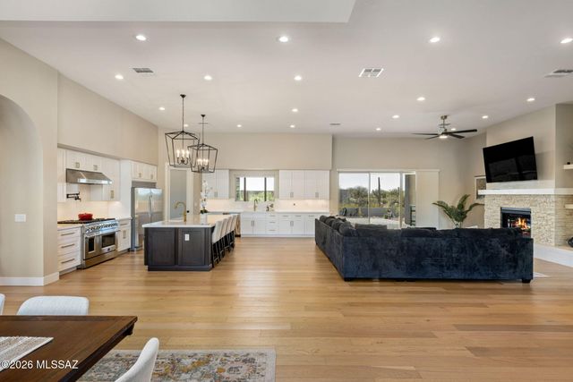 2725 N Megafauna Court, Tucson, AZ 85749