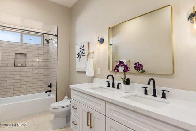 2725 N Megafauna Court, Tucson, AZ 85749