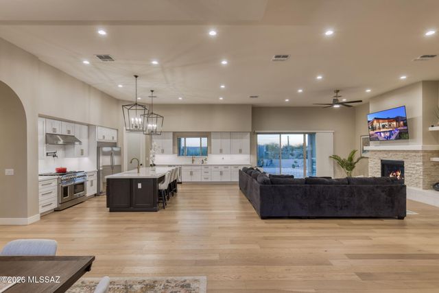 2725 N Megafauna Court, Tucson, AZ 85749