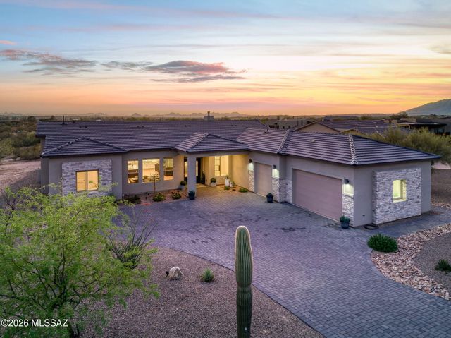 2725 N Megafauna Court, Tucson, AZ 85749