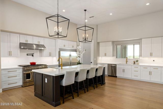 2725 N Megafauna Court, Tucson, AZ 85749