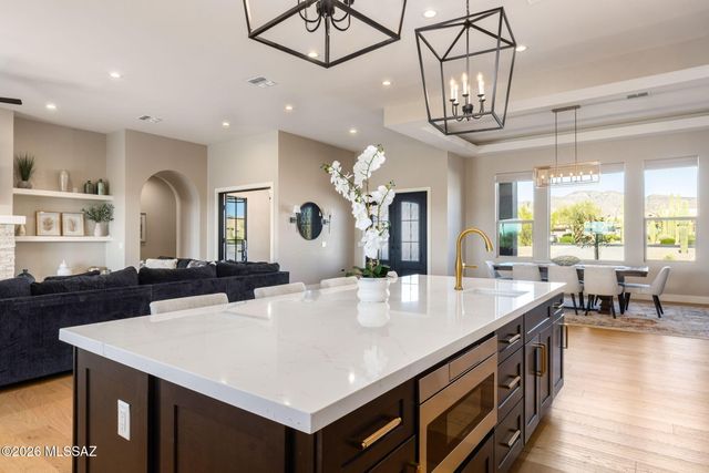 2725 N Megafauna Court, Tucson, AZ 85749