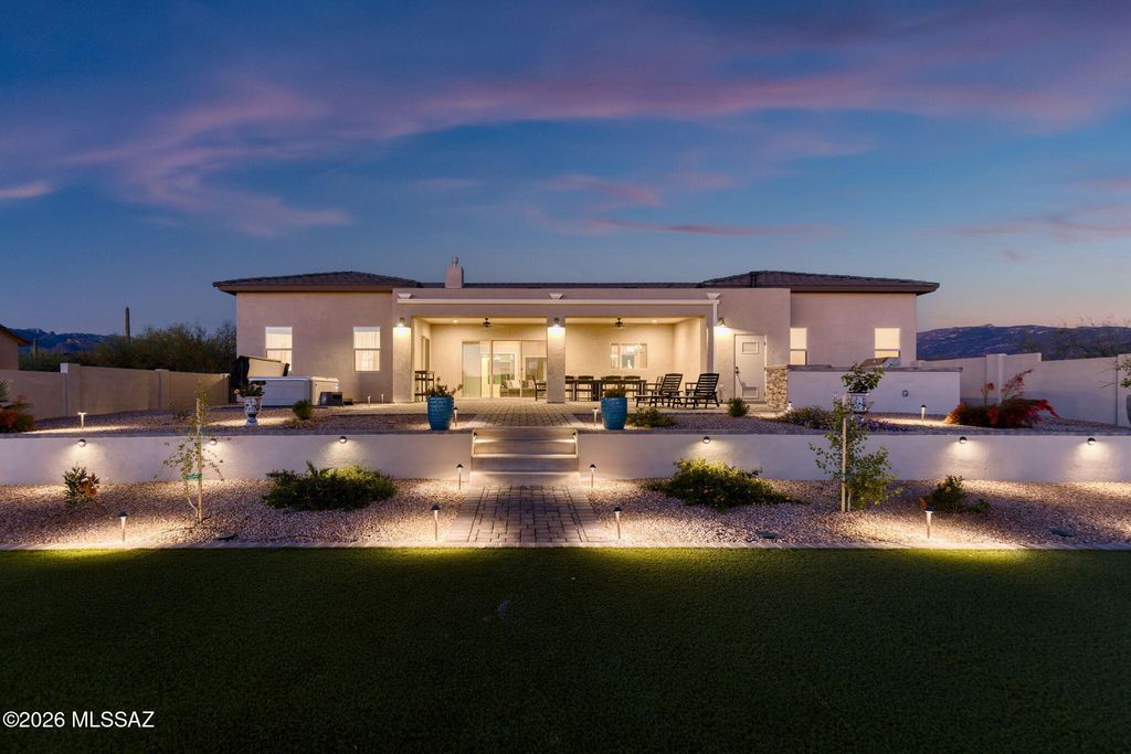 2725 N Megafauna Court, Tucson, AZ 85749