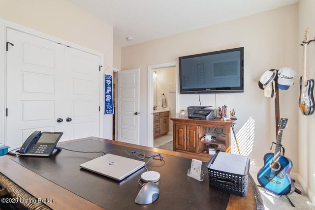 1174 Greens Dr, Simpsonville, KY 40067