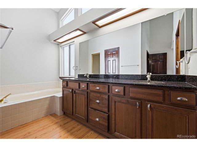 31 Sutherland Ct, Highlands Ranch, CO 80130