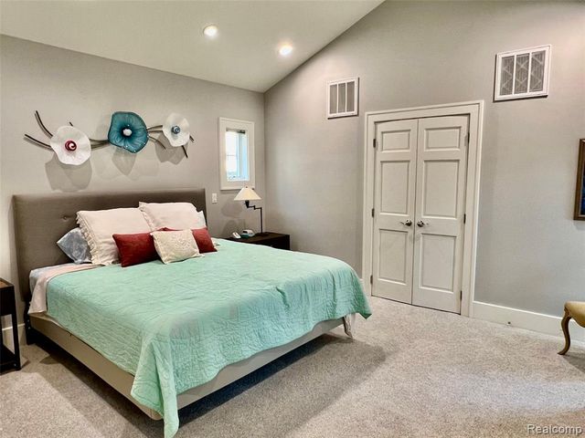 488 Vinewood Avenue, Birmingham, MI 48009