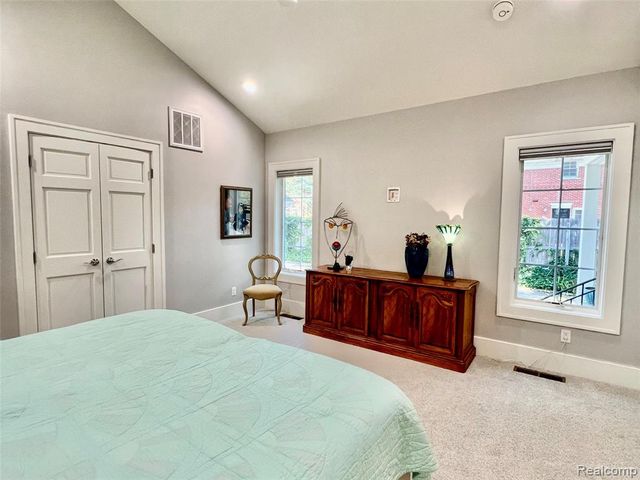 488 Vinewood Avenue, Birmingham, MI 48009