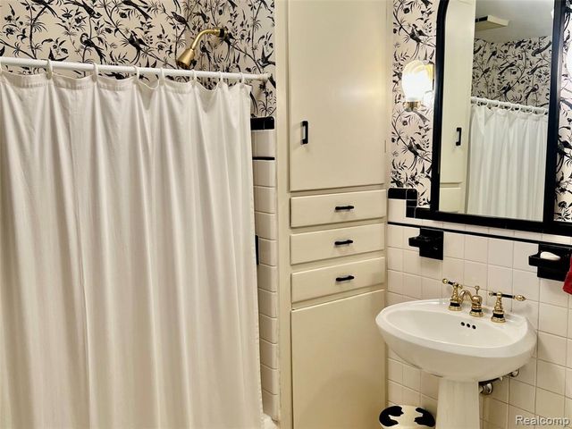 488 Vinewood Avenue, Birmingham, MI 48009