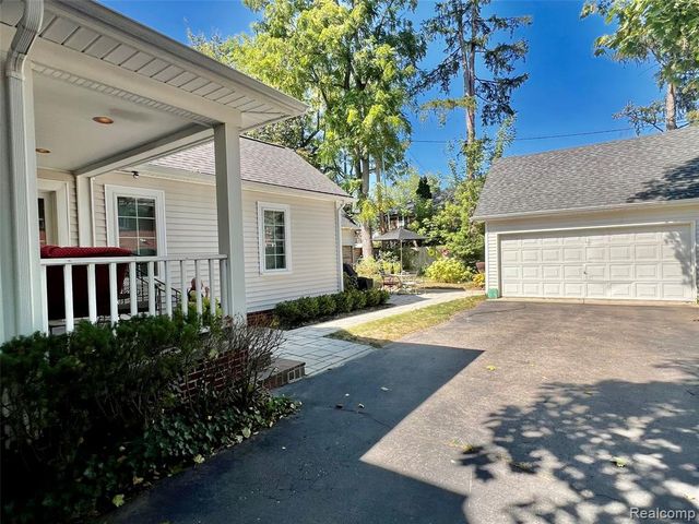 488 Vinewood Avenue, Birmingham, MI 48009