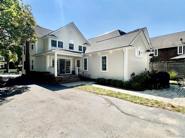 488 Vinewood Avenue, Birmingham, MI 48009