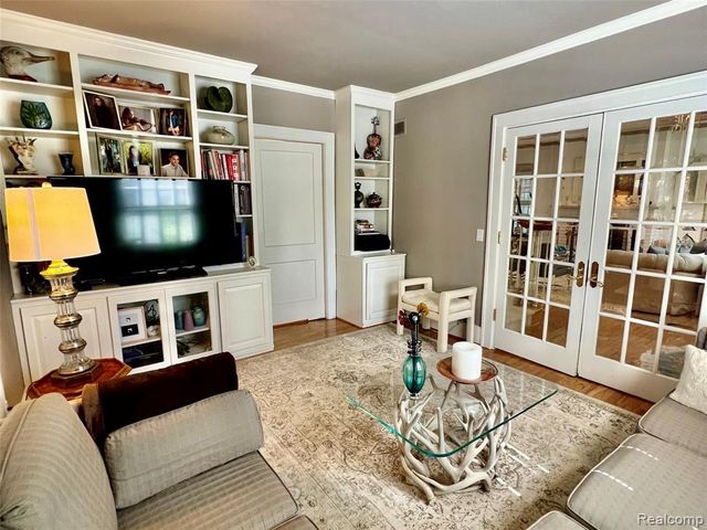 488 Vinewood Avenue, Birmingham, MI 48009