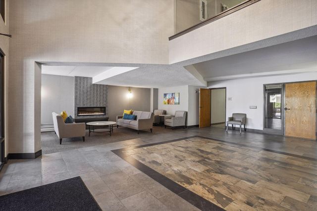 7220 York Avenue S 413, Edina, MN 55435