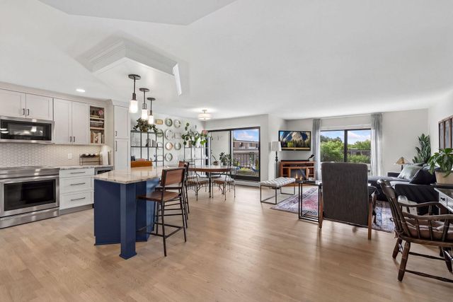 7220 York Avenue S 413, Edina, MN 55435