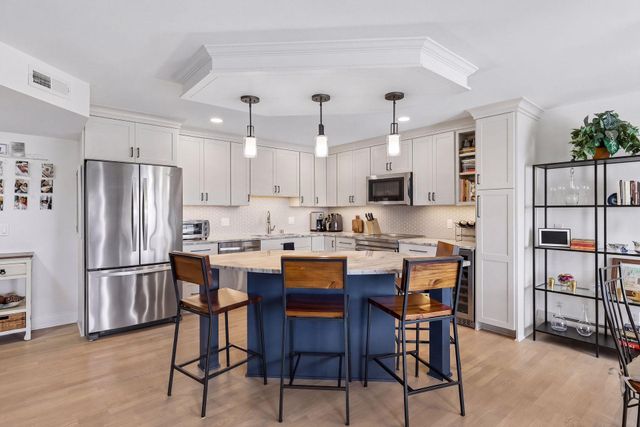 7220 York Avenue S 413, Edina, MN 55435