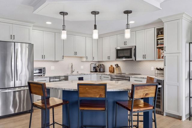 7220 York Avenue S 413, Edina, MN 55435