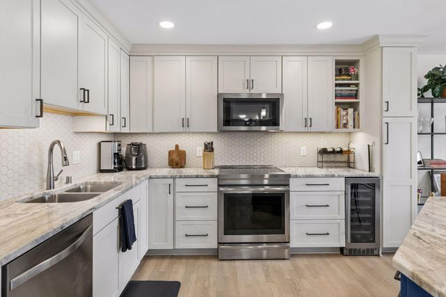 7220 York Avenue S 413, Edina, MN 55435
