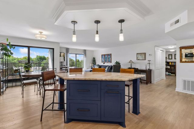 7220 York Avenue S 413, Edina, MN 55435